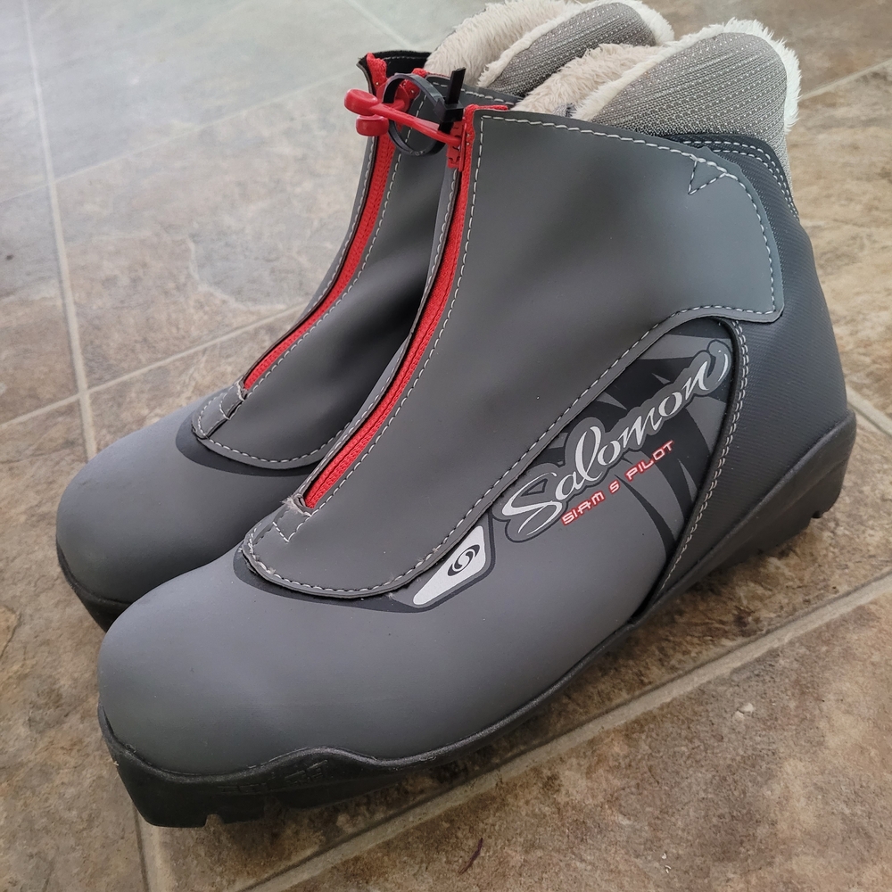 Salomon Women's Gray Ski Boots with Red Accents